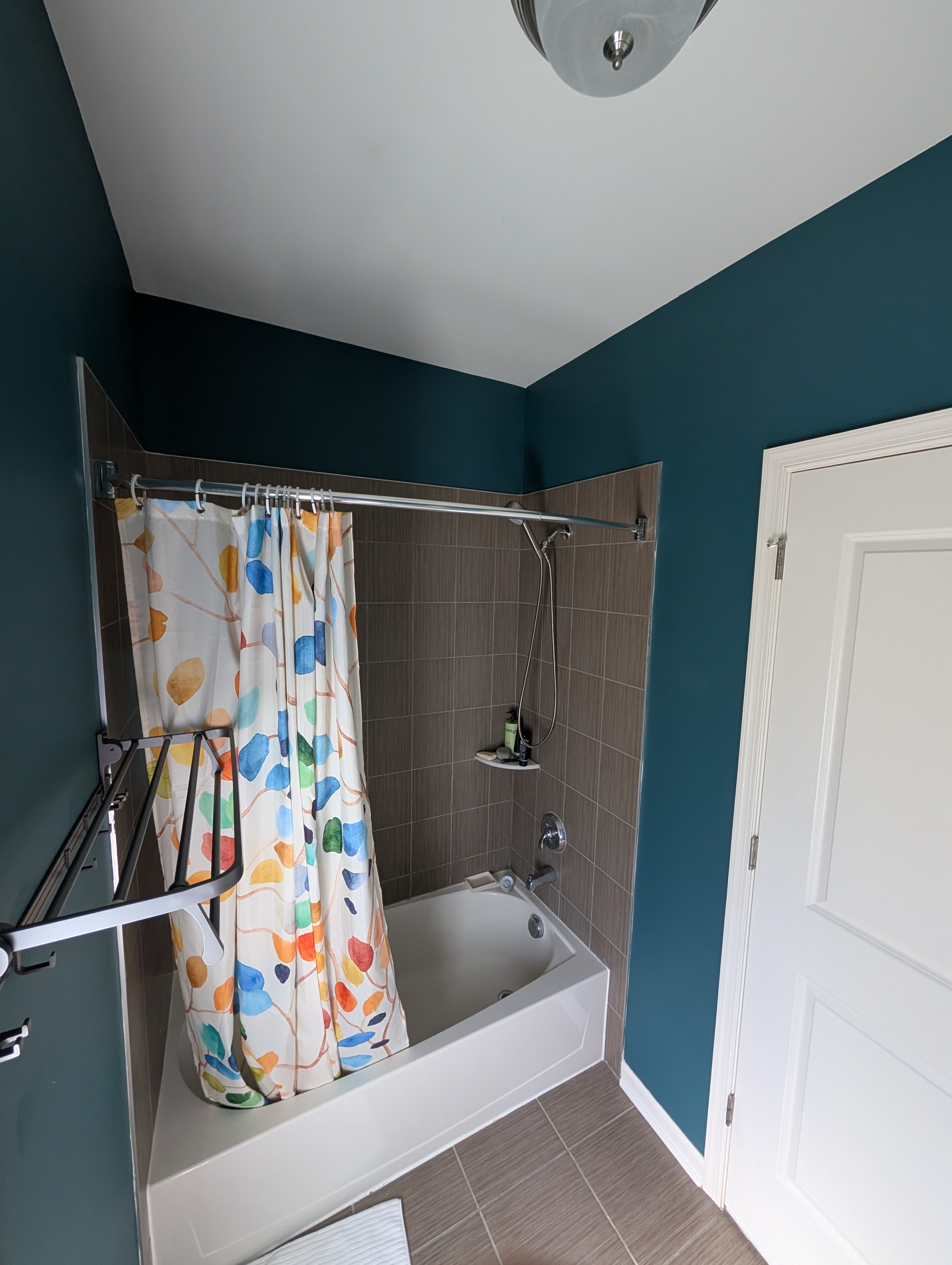 Hall bath with tub